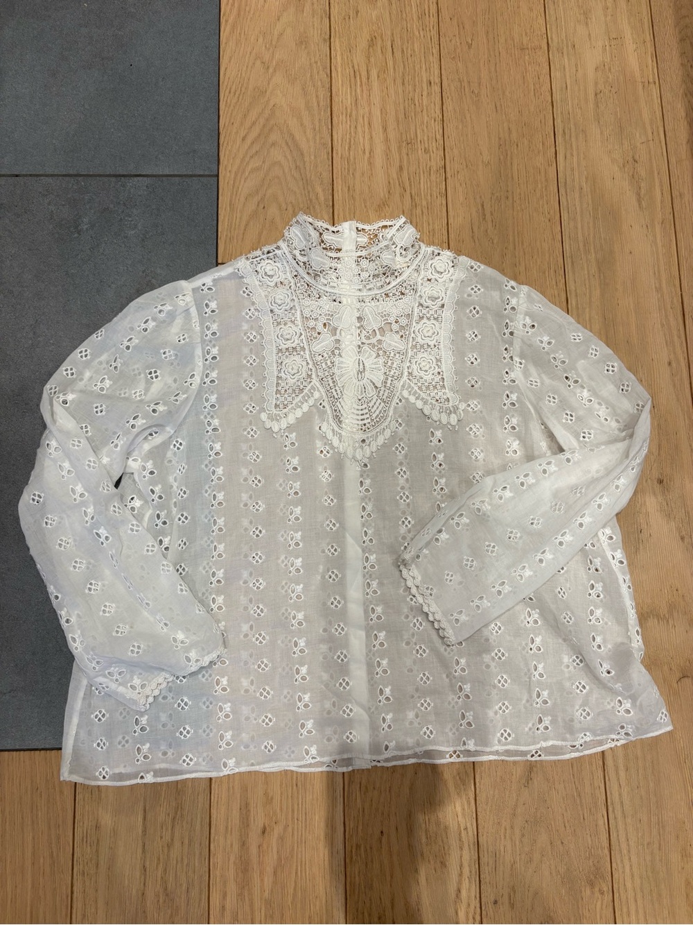Doen White Lace Eyelet High-Neck Blouse